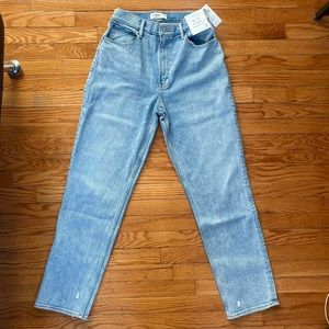 Abercrombie & Fitch The 90s Curve Love Ultra High Rise Straight Leg NWOT- 10/30L